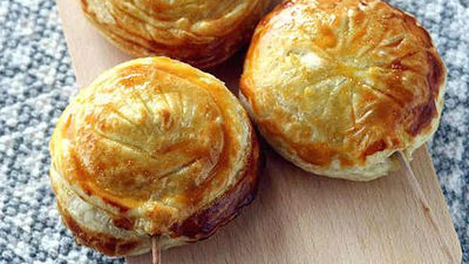Mini galettes à la mousse de roquefort et clémentines confites