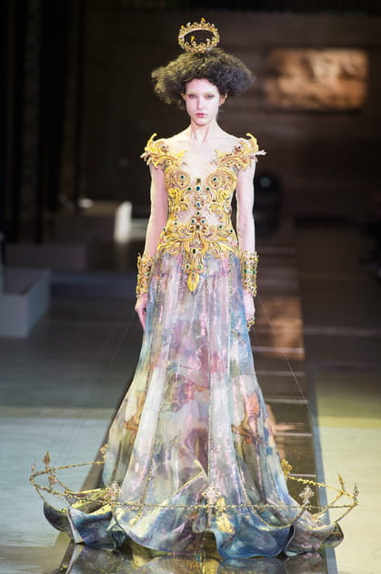 D&eacute;fil&eacute; Guo Pei