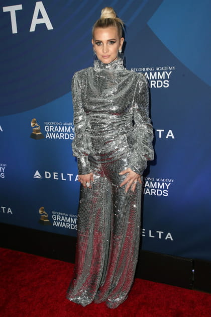 Ashlee Simpson en combinaison brillante