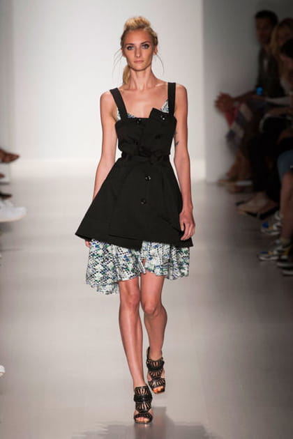 Le d&eacute;fil&eacute; d&eacute;fil&eacute; Marissa Webb