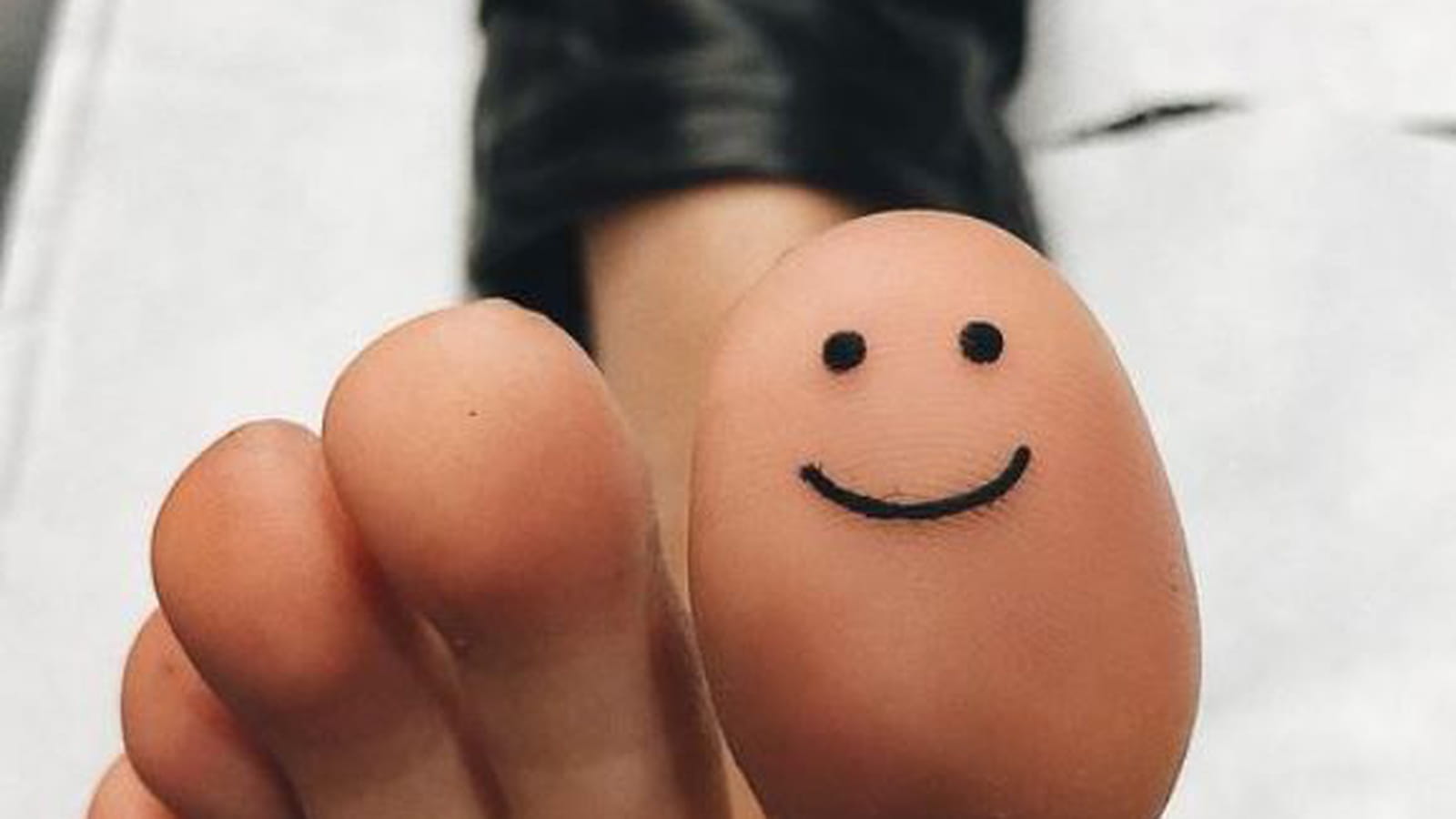 Smiley sur l'orteil