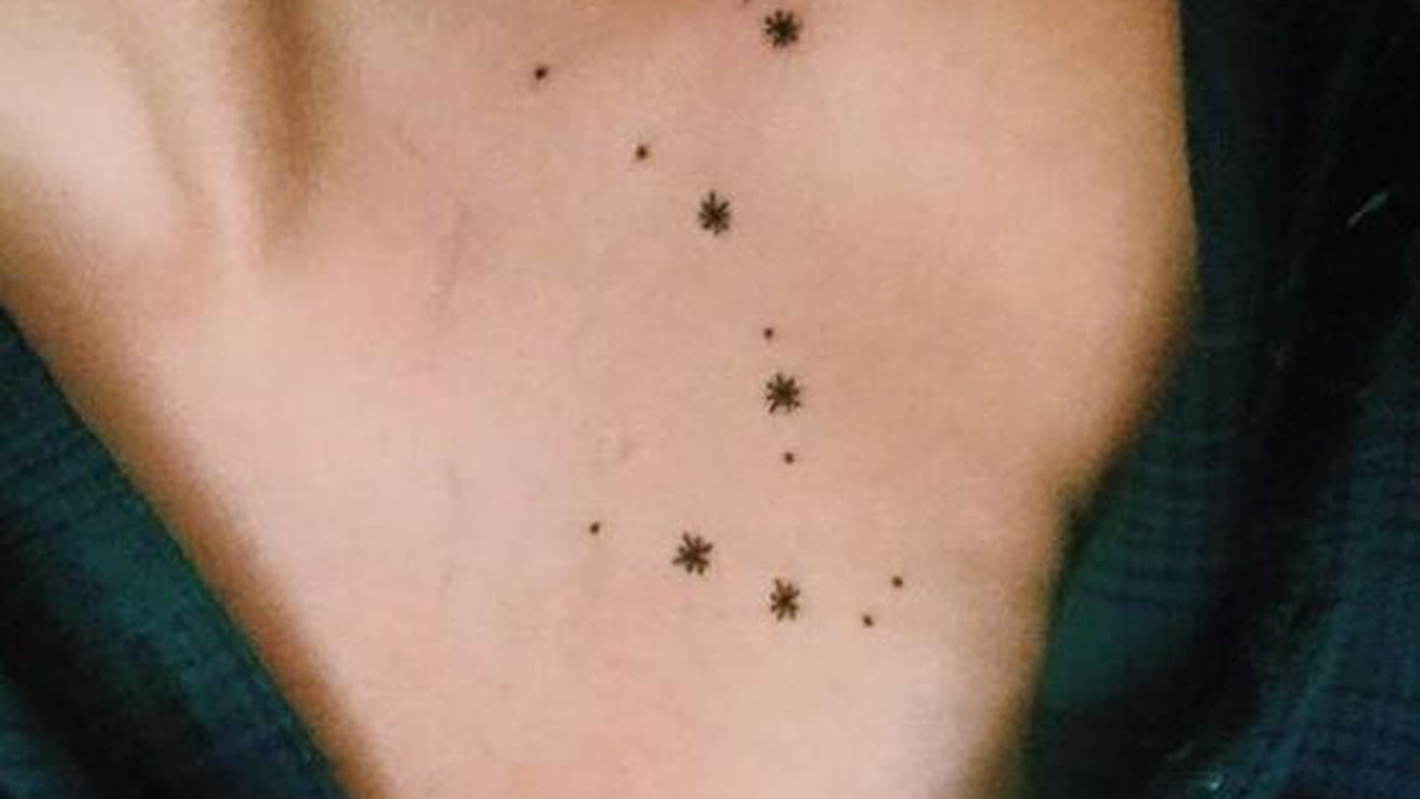 Constellation du scorpion sur le torse