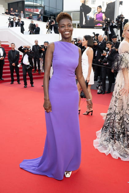 Rokhaya Diallo en robe violette