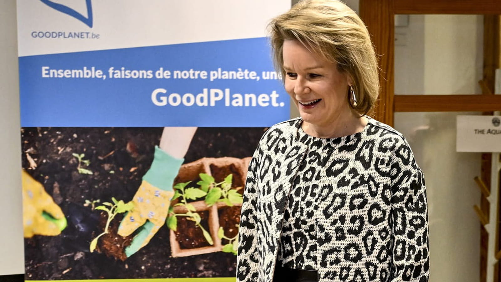 Mathilde de Belgique en robe fourreau noire 