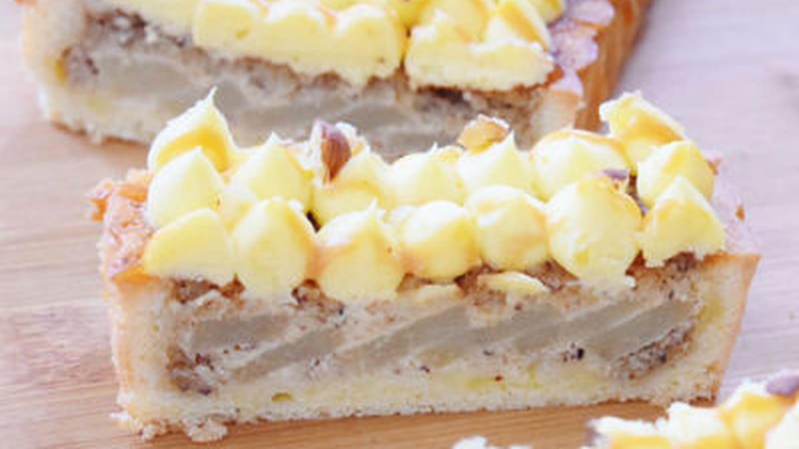Tarte bourdaloue aux poires, amandes et noisettes