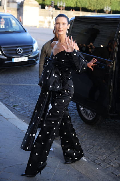 Bella Hadid au d&eacute;fil&eacute; Balenciaga