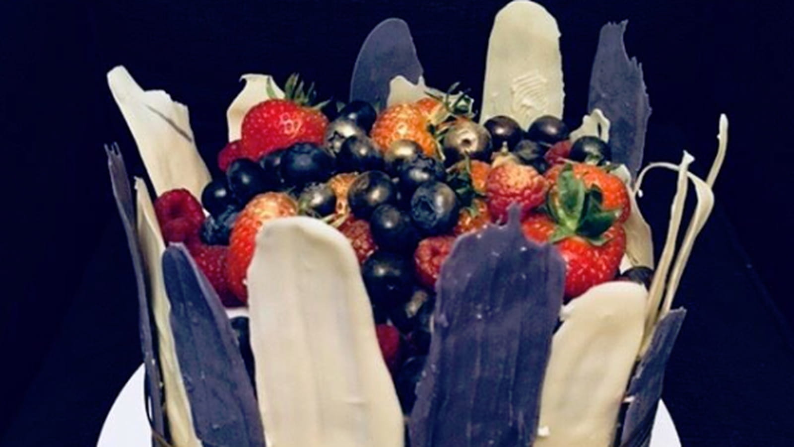 Le brushstroke cake version charlotte aux fruits