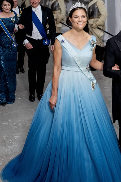Victoria de Suède en robe longue au dégradé de bleu