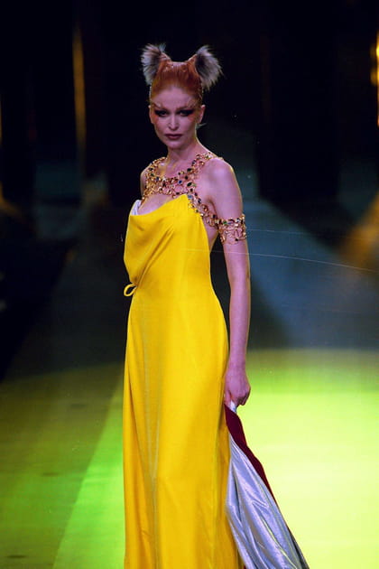 D&eacute;fil&eacute; Thierry Mugler automne-hiver 2000-2001