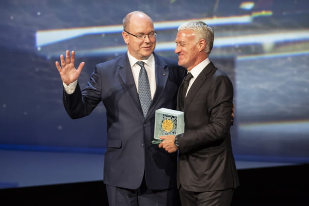 Albert de Monaco récompense Didier Deschamps, lors des Sportel Awards 2018