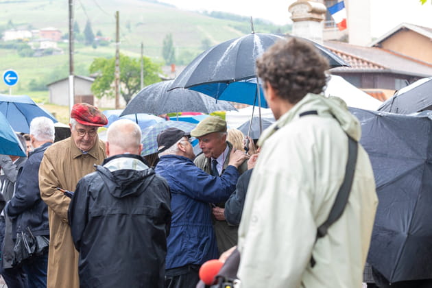 Philippe Meyer, Erik Orsenna et Aubert de Villaine se soutiennent aux obsèques de Bernard Pivot