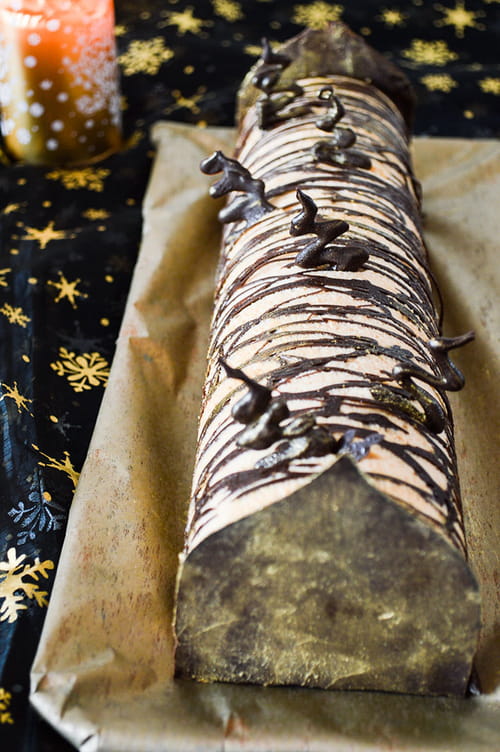 Bûche bretonne au caramel au beurre salé, pommes cuites, palet breton