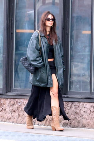 emily-ratajkowski-jupe-manteau