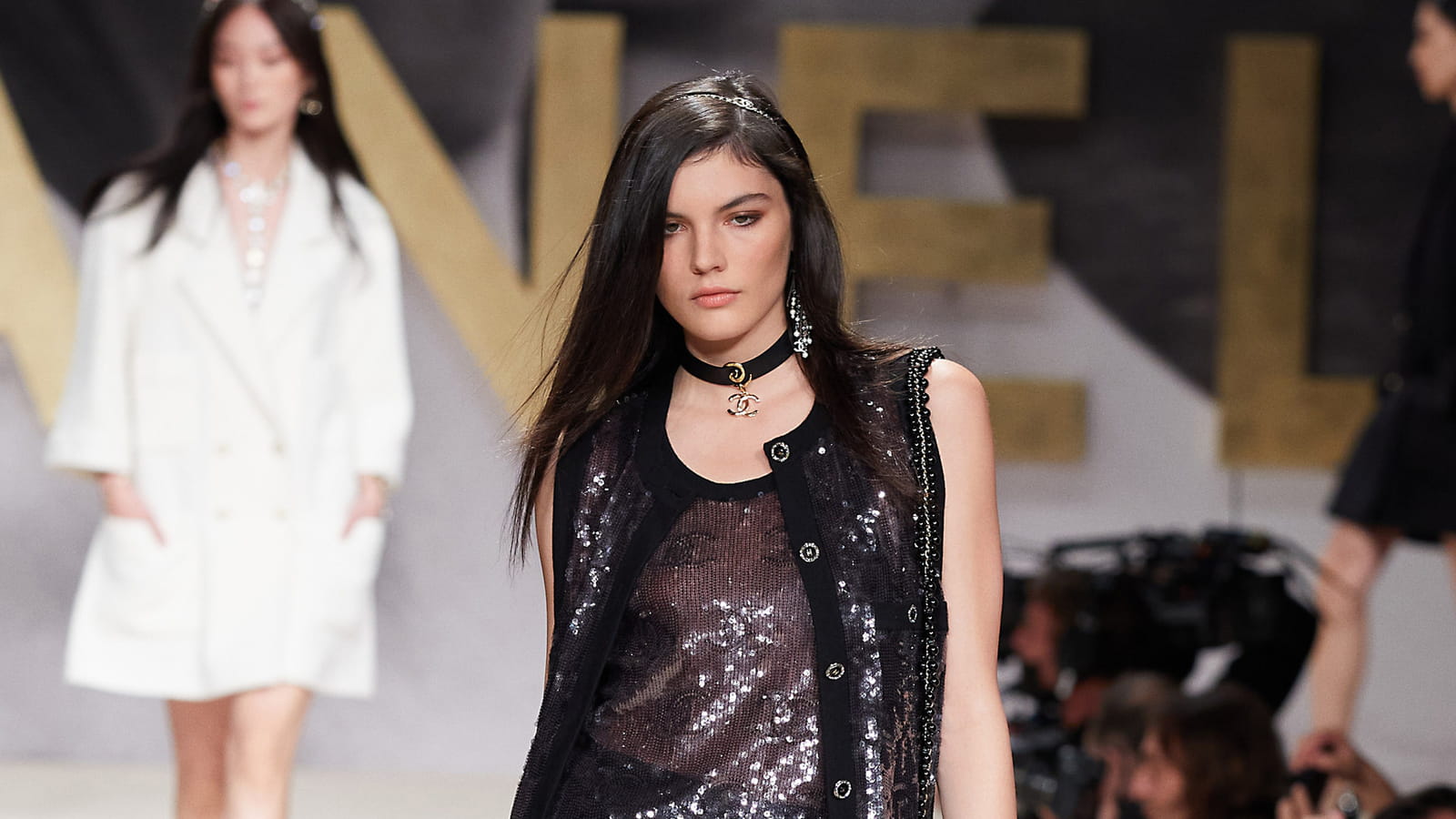 Look 10