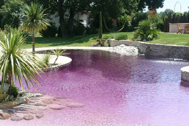Une piscine &agrave; la coloration &eacute;ph&eacute;m&egrave;re