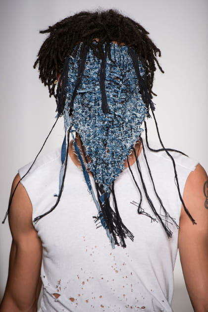 Le masque denim du d&eacute;fil&eacute; de la Parsons School