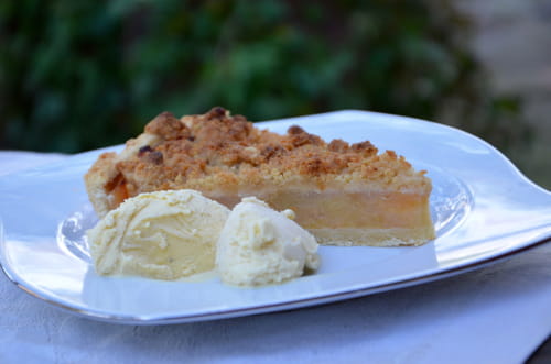 Tarte crumble pommes, coings, noisettes