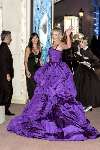 Sharon Stone salue la foule