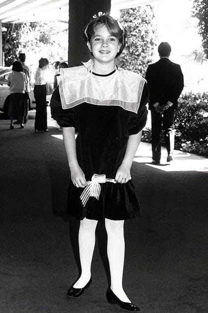 Drew Barrymore en robe à col marin