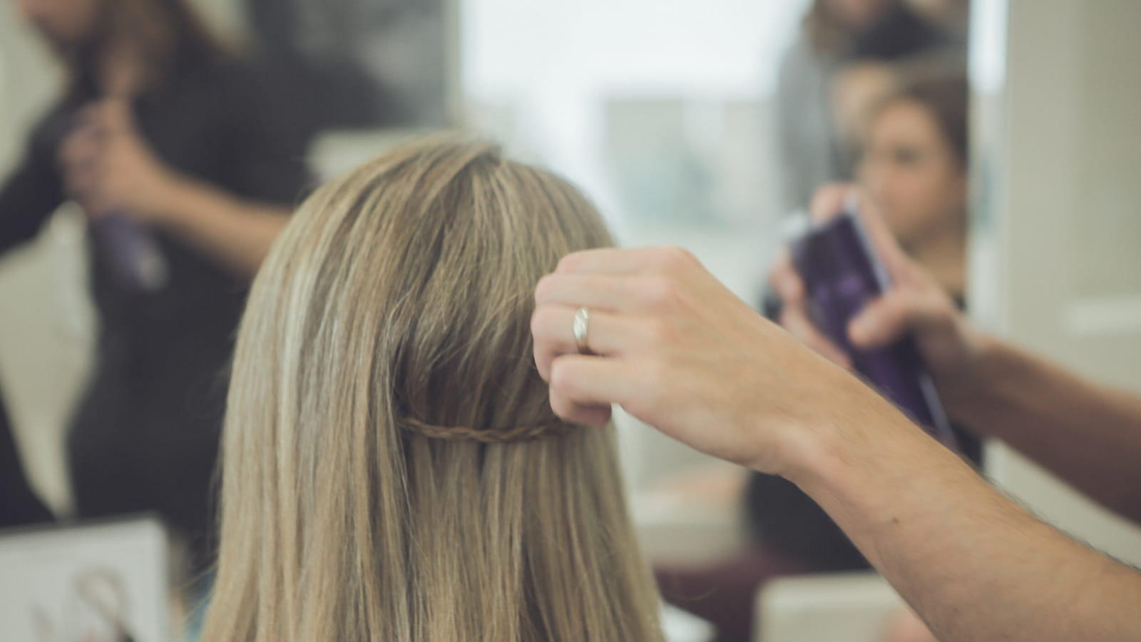 Attacher votre tresse sur le côté