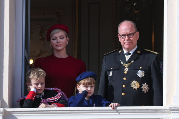 Charlène et Albert de Monaco : Ennui et désespoir de Jacques et Gabriella au balcon lors de la Fête nationale (PHOTOS)