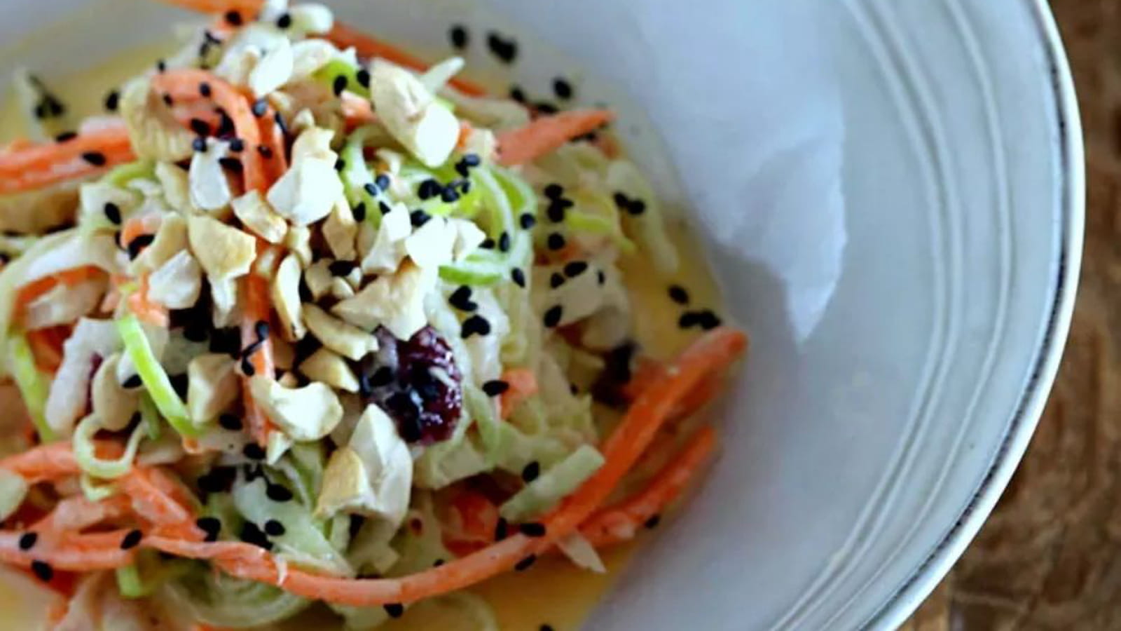 Salade coleslaw au chou-rave