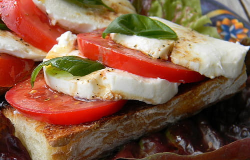 Bruschetta tomates mozzarella