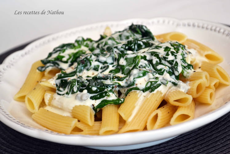 Pâtes penne sauce crémeuse aux épinards et gorgonzola-image