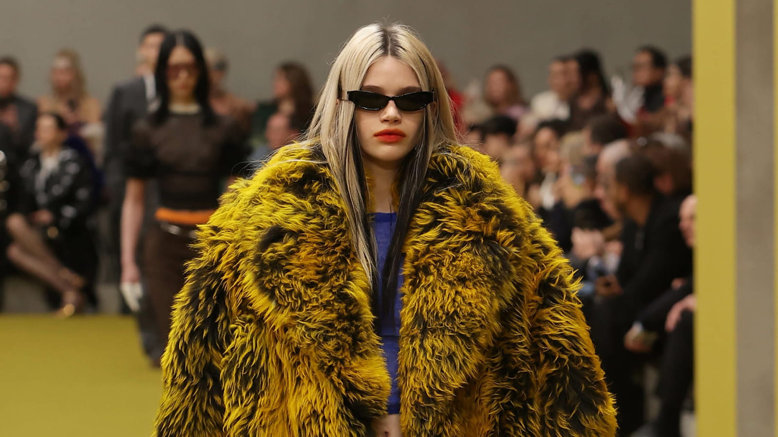 Look 27