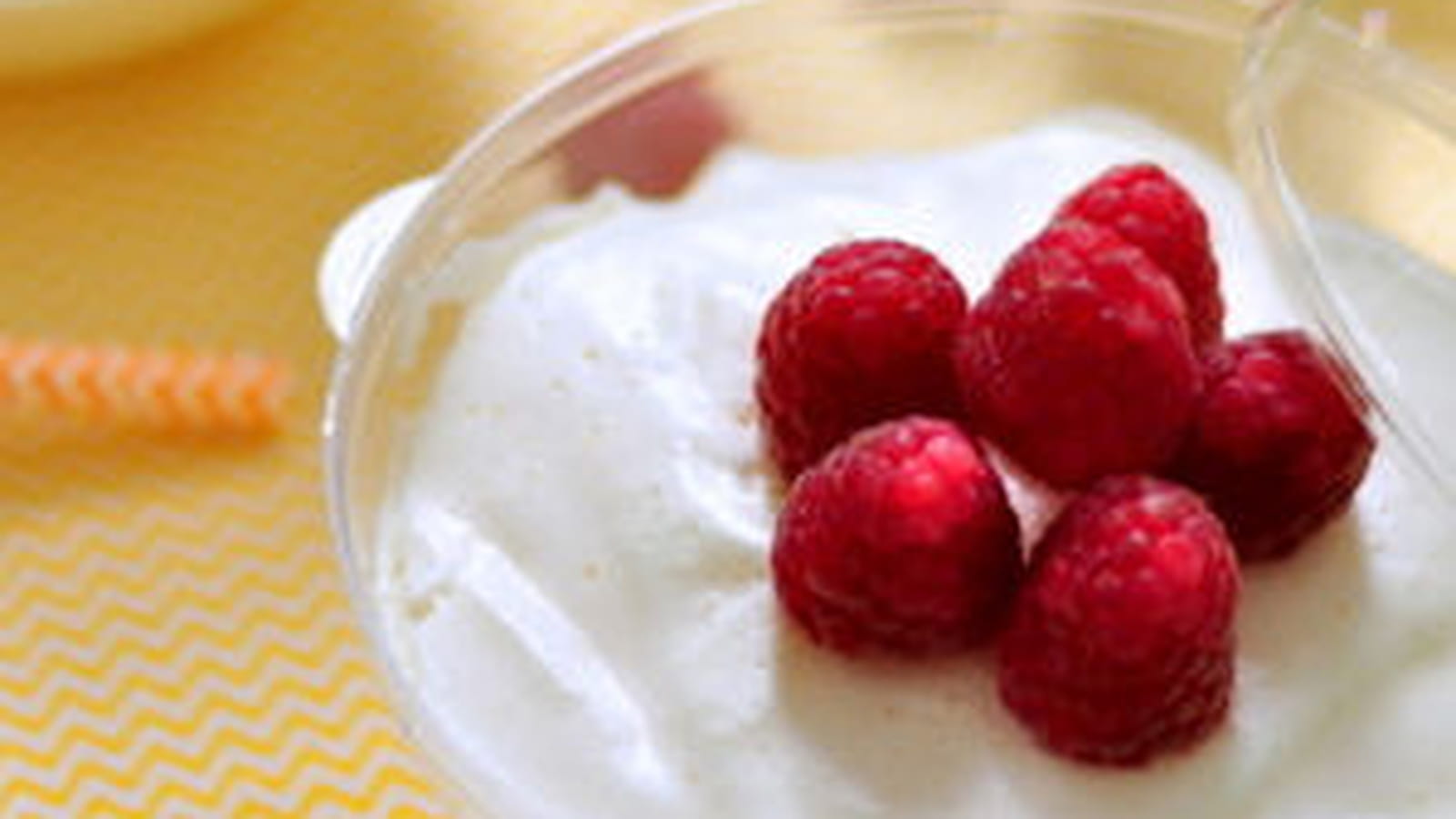 Mousse d'agrumes et framboises fraîches