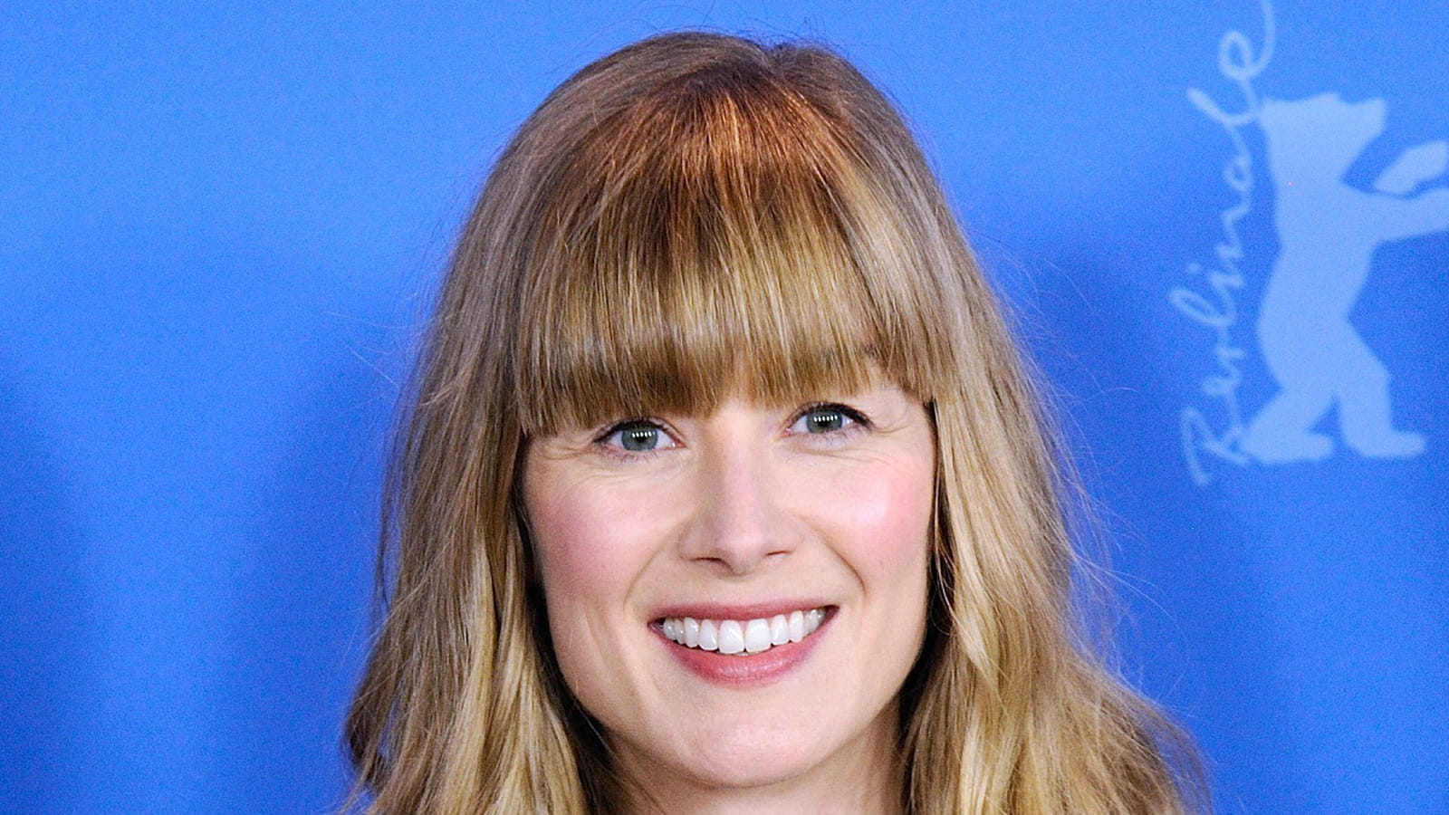 Rosamund Pike avec frange