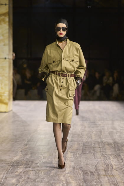 Look 22 du défilé Saint Laurent printemps-été 2024