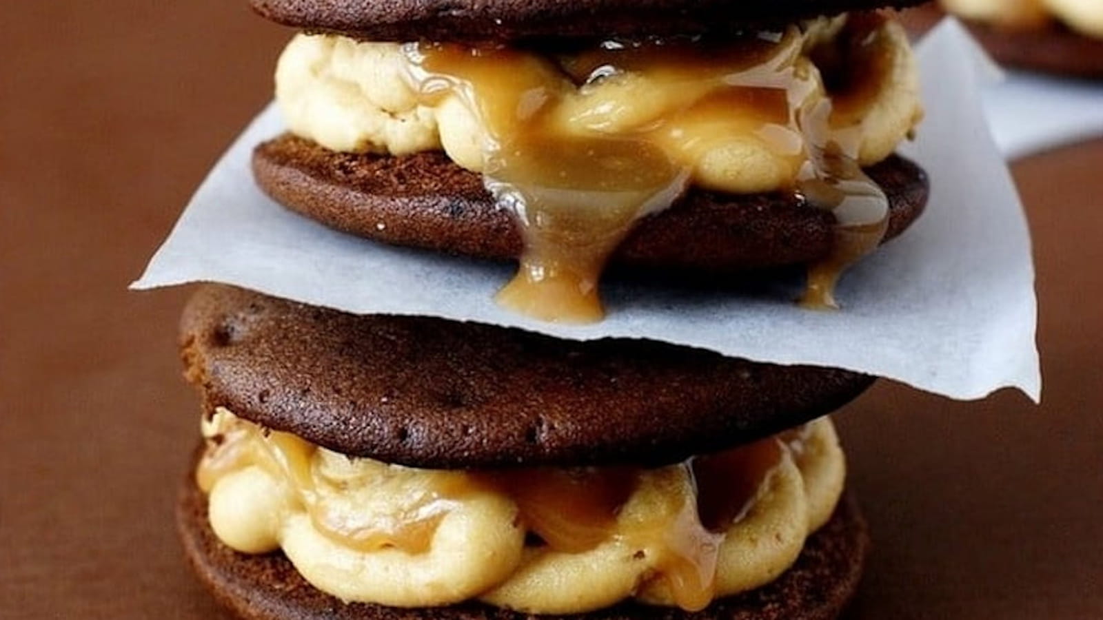 Whoopie chocolat, caramel, banane et cacahuètes