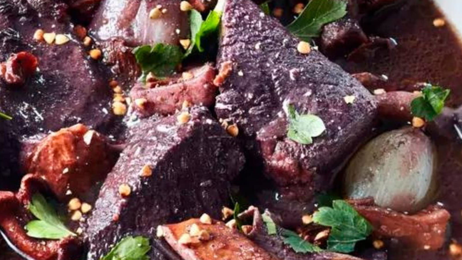 Bourguignon de boeuf aux champignons des bois et écrasé de butternut aux marrons