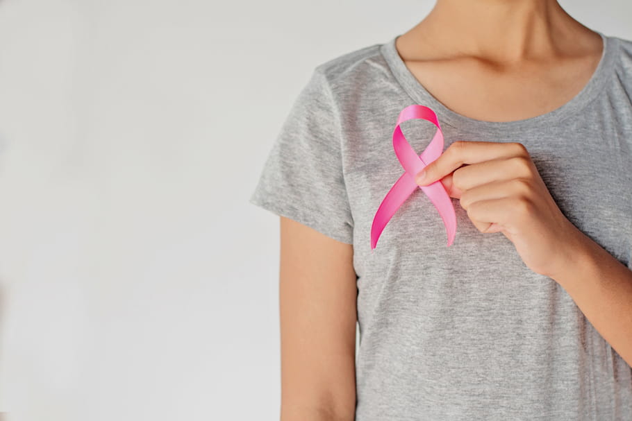 La beauté lutte contre le cancer du sein pendant Octobre Rose 2020