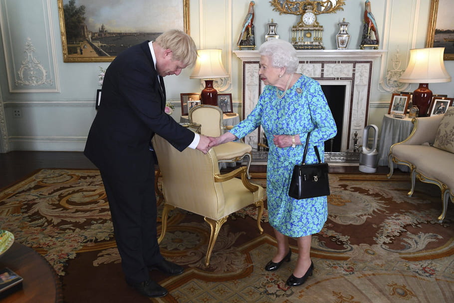 BoJo, Queen Elizabeth II et ce it anti-canicule qui enflamme le Web