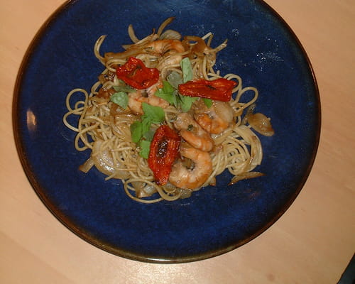 Crevettes sautées au basilic et tomates confites