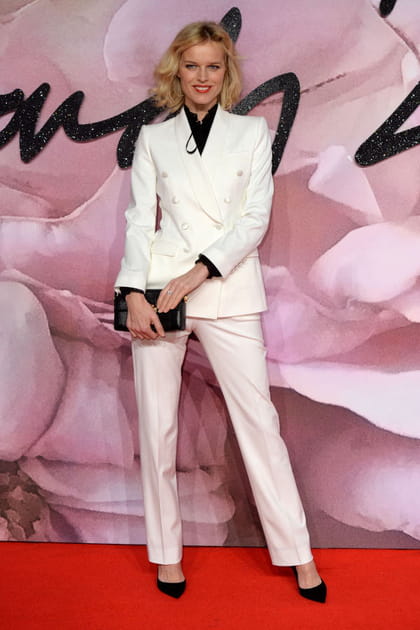 Eva Herzigova en ensemble tailleur