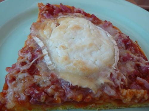 Pizza au chèvre et aux lardons