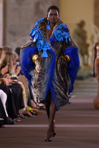 Look 24&nbsp;du d&eacute;fil&eacute; Schiaparelli haute couture automne-hiver 2023-2024