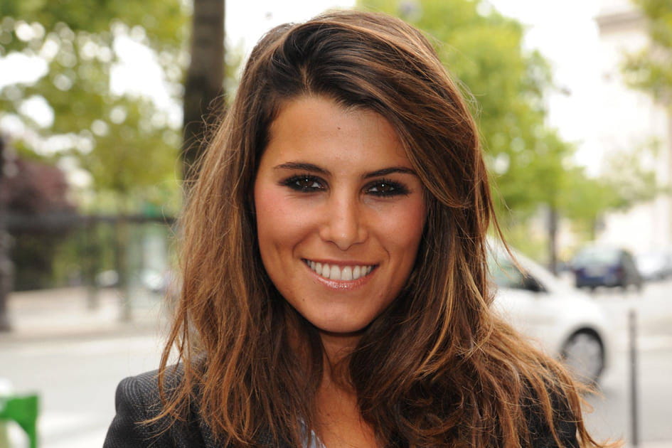 Karine Ferri, branch&eacute;e avec son brushing coiff&eacute;-d&eacute;coiff&eacute;