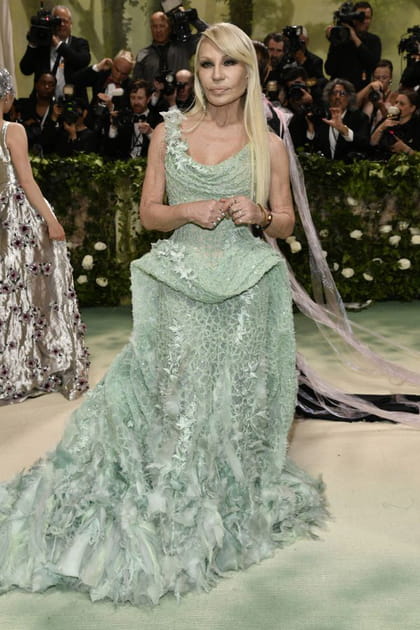 Donatella Versace se transforme en sir&egrave;ne (ou en dryade&nbsp;?)