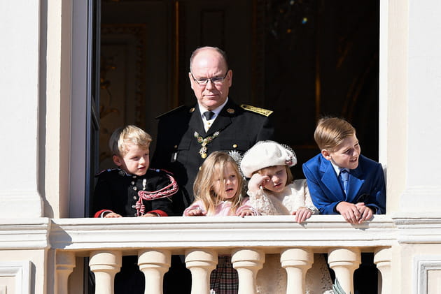 Albert de Monaco, entouré d'nfants