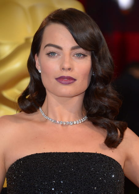 La coloration brune et la bouche prune de Margot Robbie