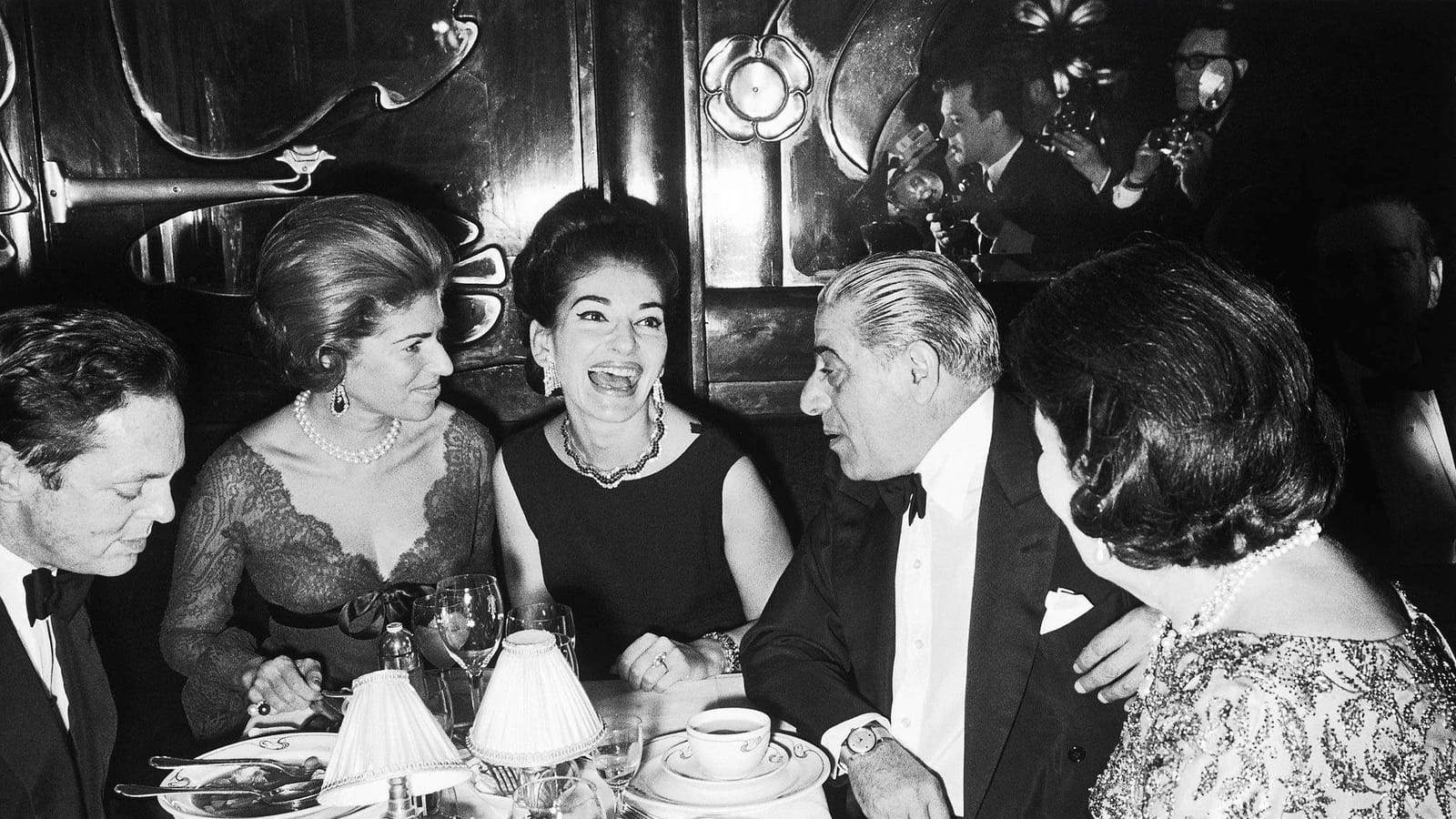 Dîner mondain en compagnie de Guy de Rotschild et Arisote Onassis