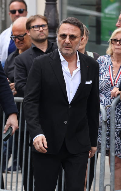 Funérailles de Thierry Ardisson : Arthur, aperçu parmi les invités
