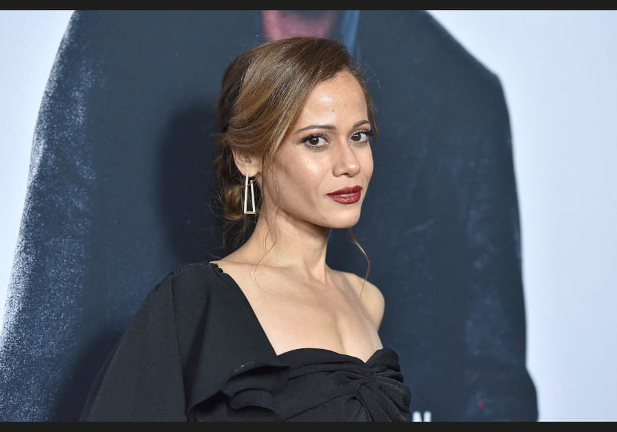 Le chignon coiff&eacute;-d&eacute;coiff&eacute; de Victoria Cartagena