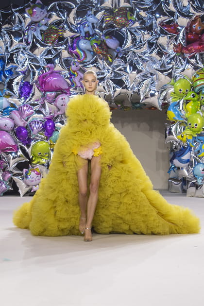 Look 51&nbsp;du d&eacute;fil&eacute; Giambattista Valli