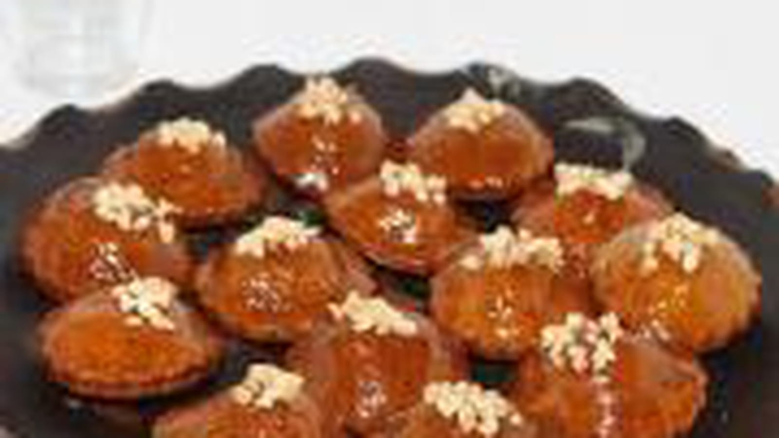 Chebakia fourrée aux amandes