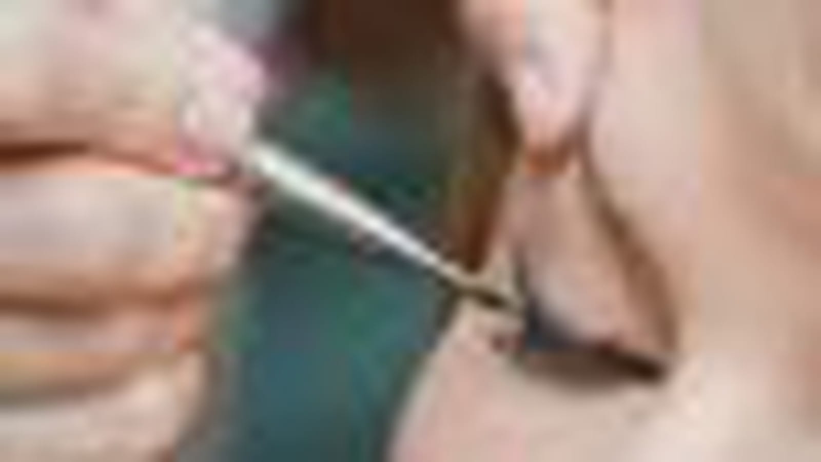 Une touche de glamour avec un trait d'eye-liner